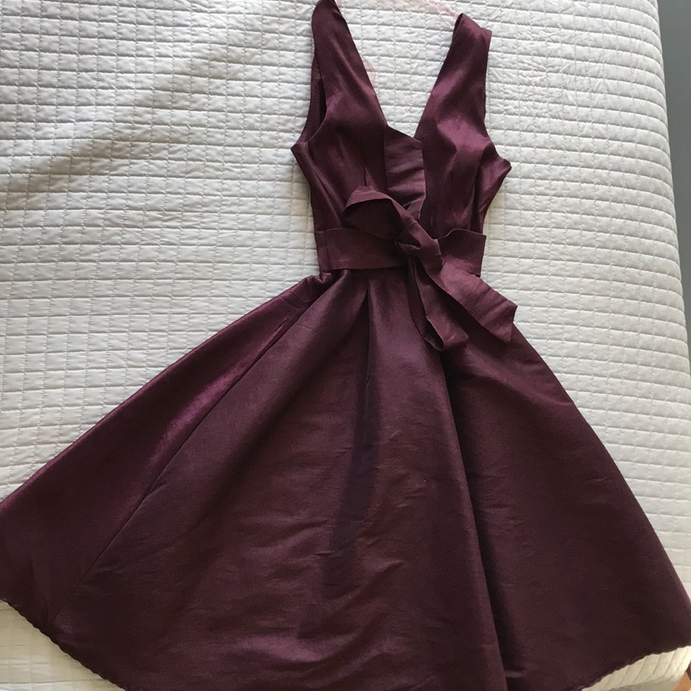 SLEEVELESS BURGUNDY PROM DRESS